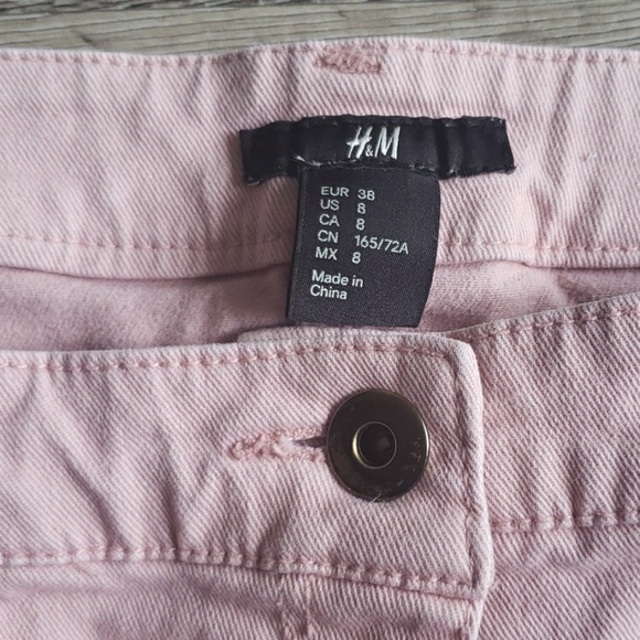 H&M Shorts - Picture 2 of 4
